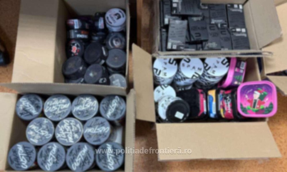 FOTO. Contrabandă cu rochii de mireasă, alcool și anabolizante. Frontieriștii sătmăreni, surprinși de ce au găsit într-un autocar
