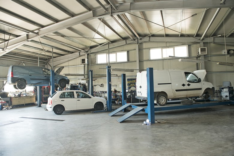 Fără stres după accident: service-ul auto care se ocupă de asigurări, acte și îți oferă mașină la schimb