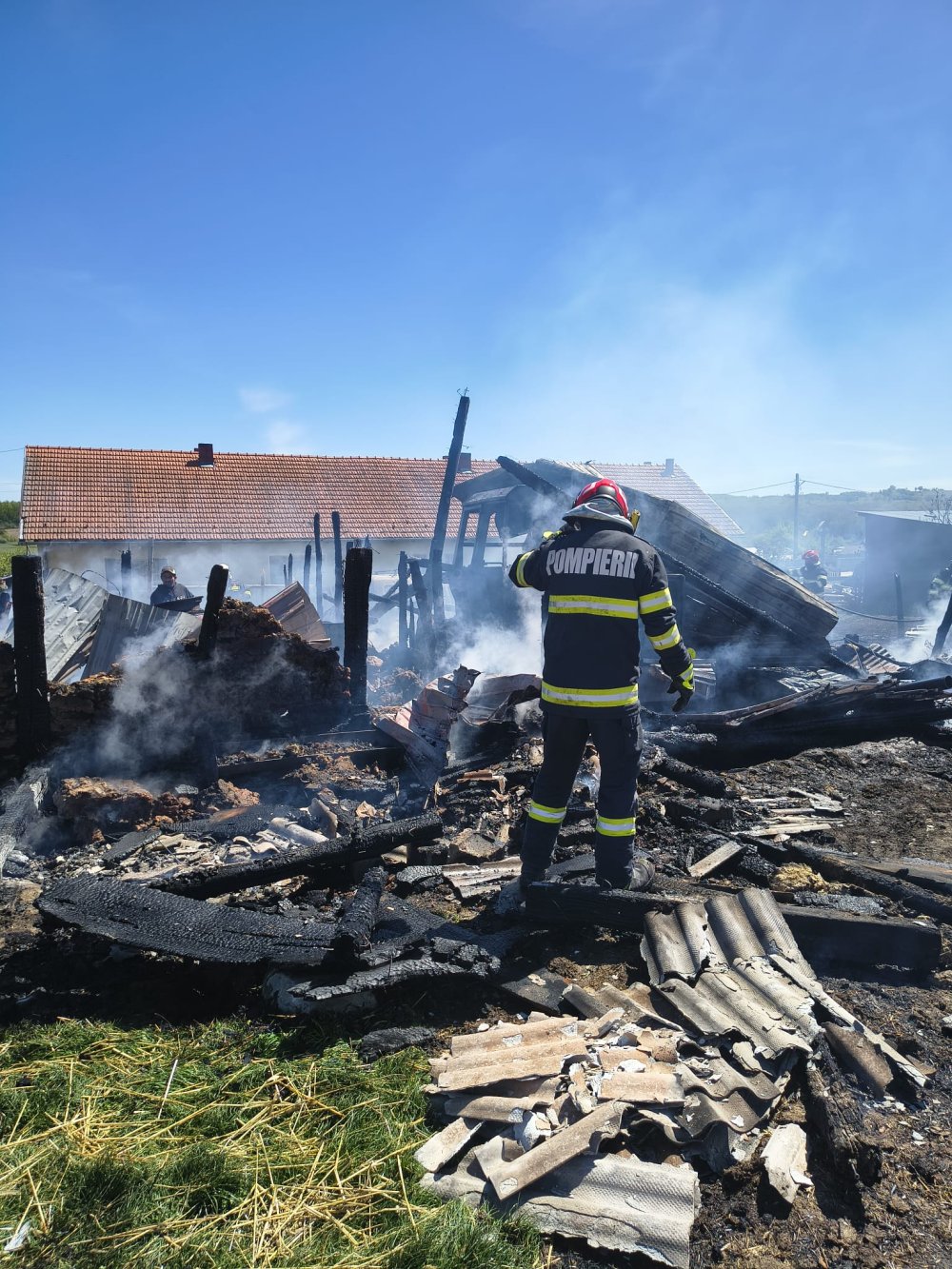 incendiu pompieri 2.jpg