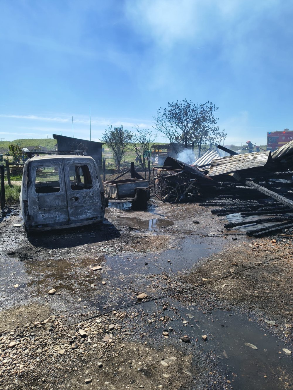 incendiu pompieri 3.jpg