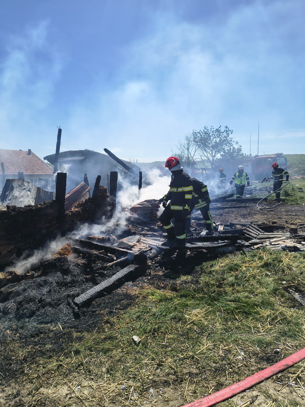 incendiu pompieri.jpg