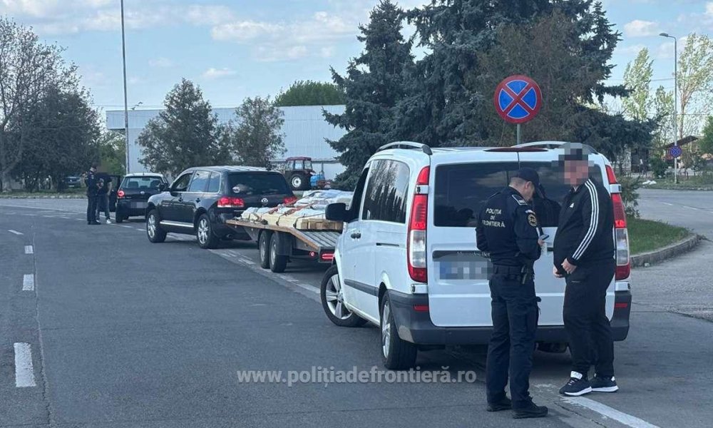 FOTO. Copil oprit de polițiști să iasă din România, în zona PTF Petea. Ce ilegalități au mai găsit