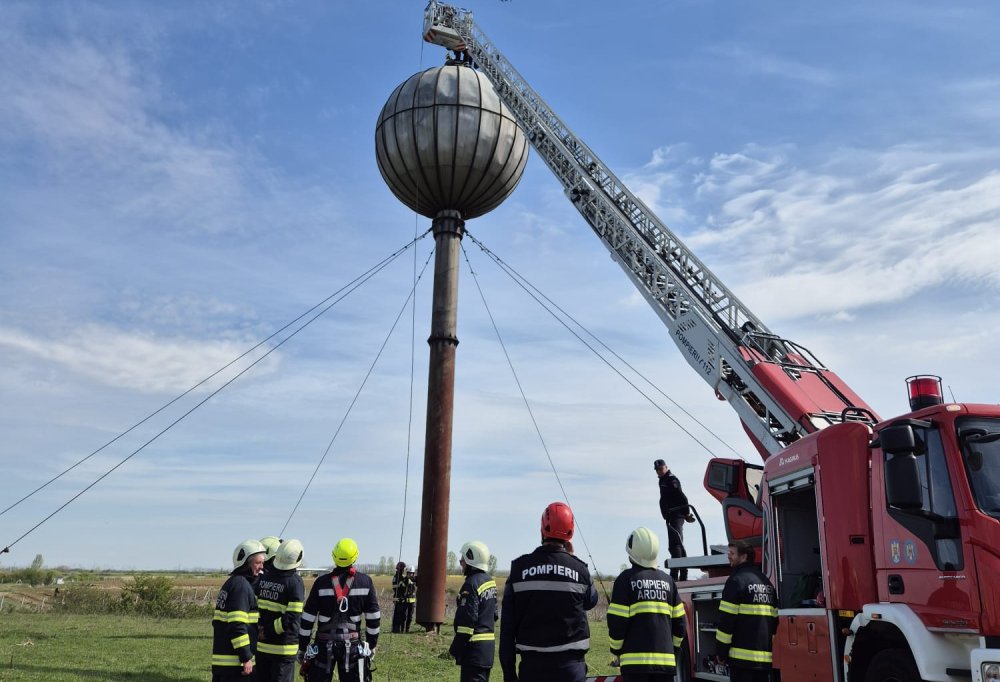 pompieri interventie balon de apă combustibil rezervoare (6).jpg
