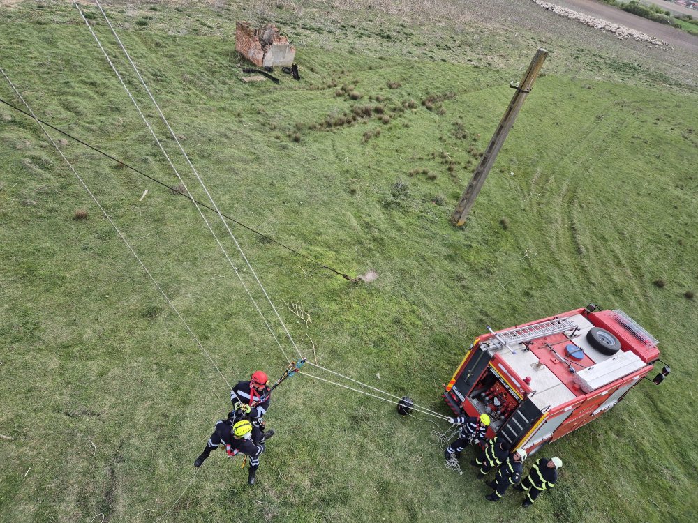 pompieri interventie balon de apă combustibil rezervoare (7).jpg