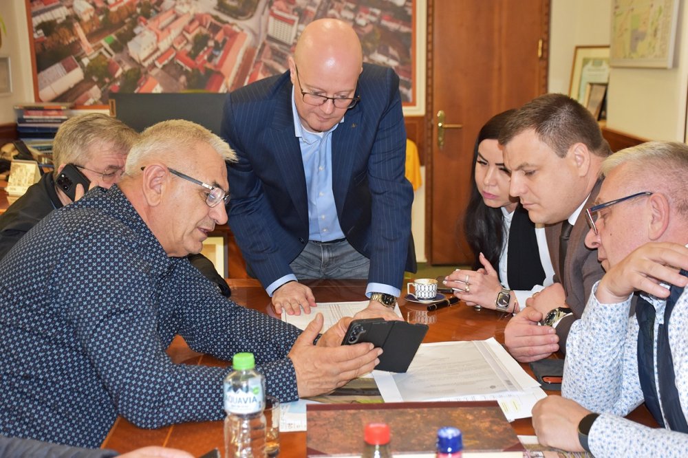 Vești bune pentru șoferii sătmăreni. Anunțul făcut de primarul Kereskényi