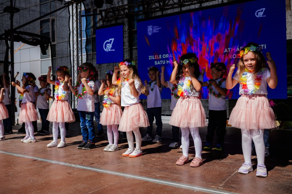 Cei mici, invitați pe scenă de Zilele Orașului. Au început înscrierile pentru programul artistic dedicat copiilor