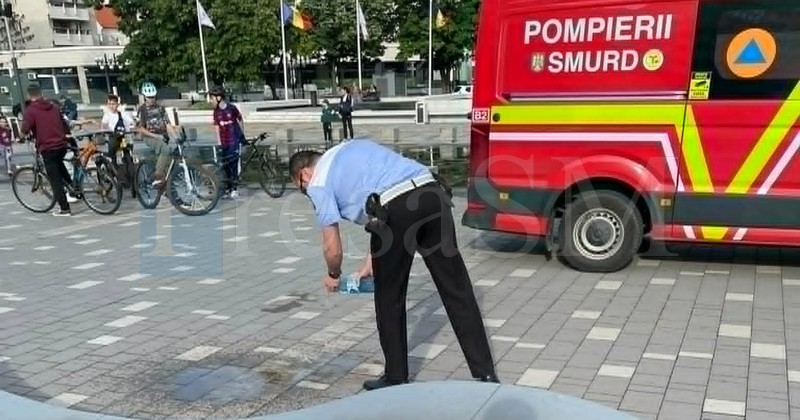 SMURD pompieri piața 25 octombrie 2.jpg