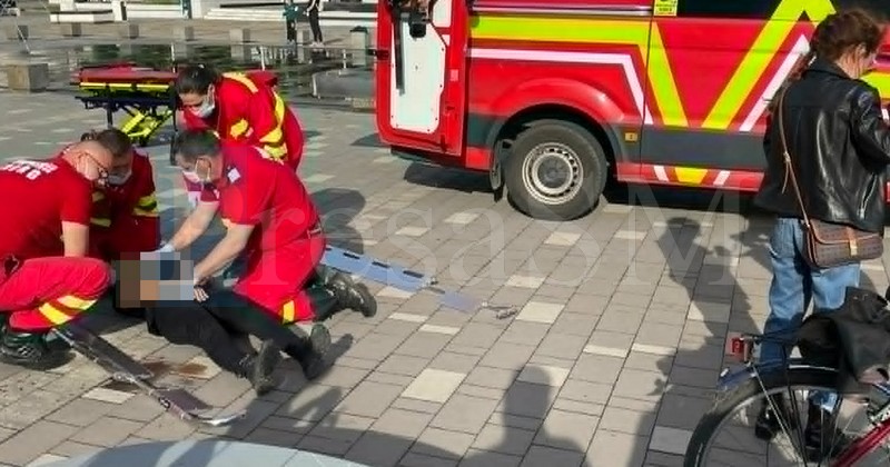 FOTO. Incident grav în centrul Sătmarului. O biciclistă (56 ani) a căzut de pe pumptrack