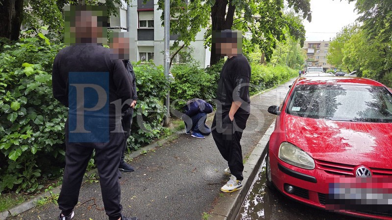 FOTO. Prinși în flagrant în timp ce vindeau droguri într-un cartier din Satu Mare. Doi tineri au fost arestați