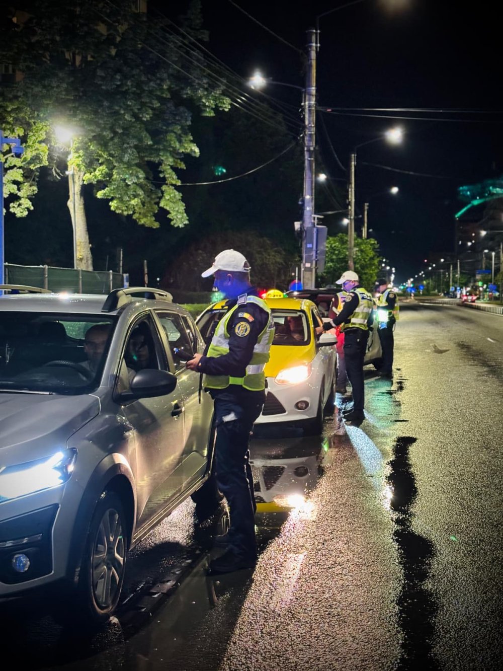 politie razie noaptea3.jpg