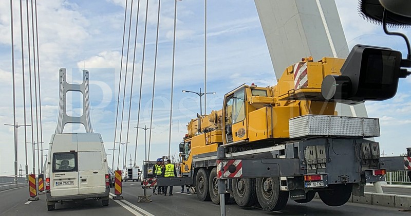 FOTO. Trafic blocat parțial. Intervenție la mare înălțime pe Podul Transilvania