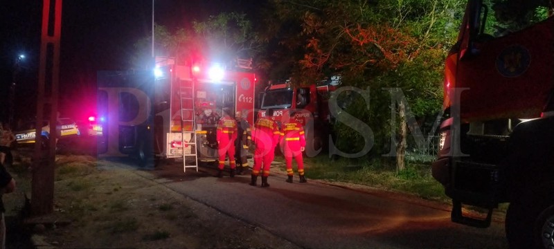 incendiu pompieri noaptea2.jpg
