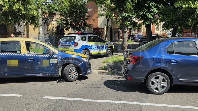 Accident ambulanță avram iancu 5.jpg