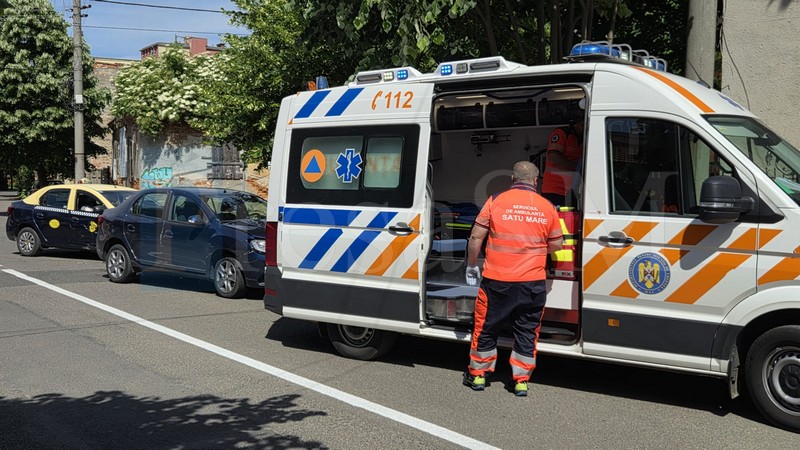 Accident ambulanță avram iancu.jpg