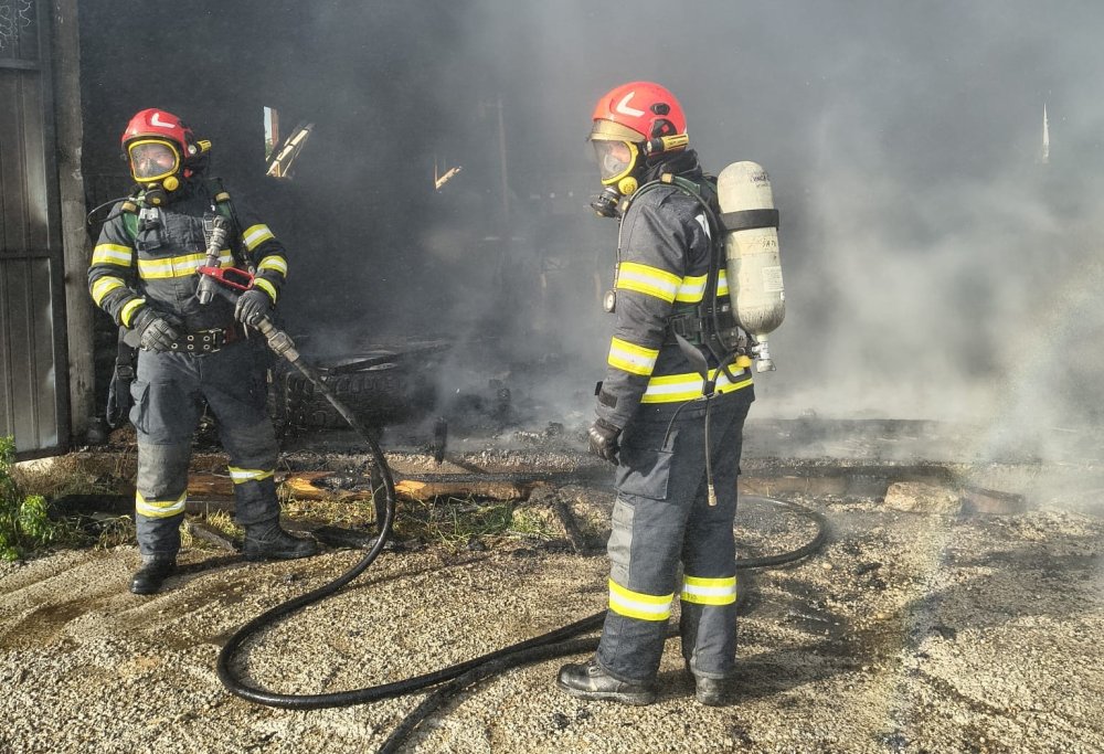 INCENDIU HALA POMPIERI CEREALE FERMA (6).jpeg