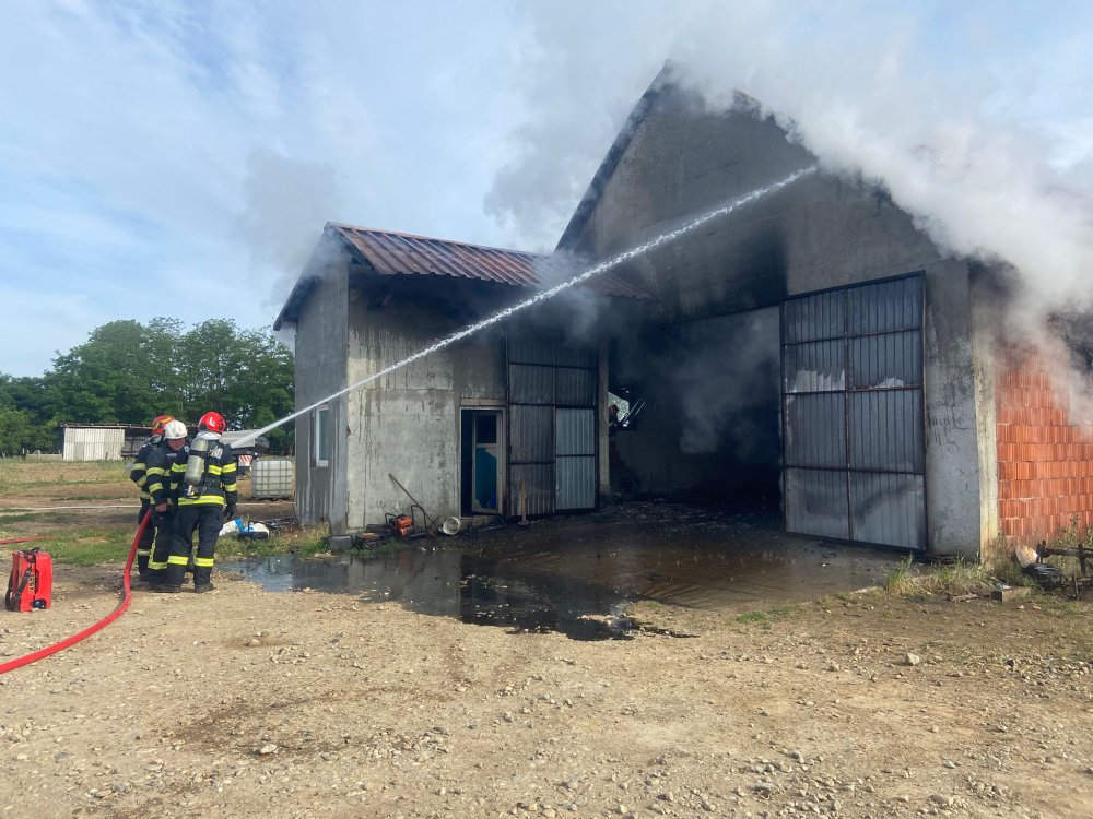 INCENDIU HALA POMPIERI CEREALE FERMA (9).jpeg