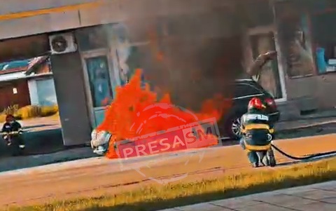 INCENDIU MASINA FLACARI CAREI POMPIERI (1).jpg