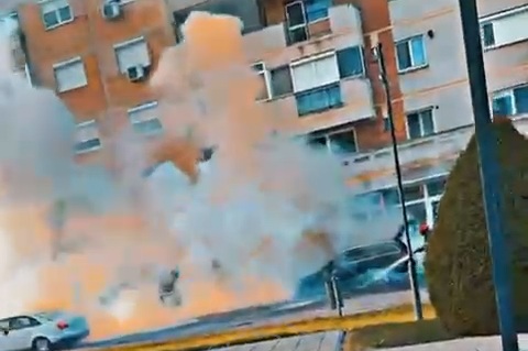 INCENDIU MASINA FLACARI CAREI POMPIERI (3).jpg