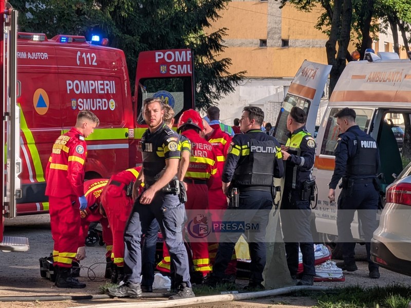 FOTO/VIDEO. Incendiu la un bloc din Cartierul Micro 15. Soțul a decedat, soția ar fi în stare critică