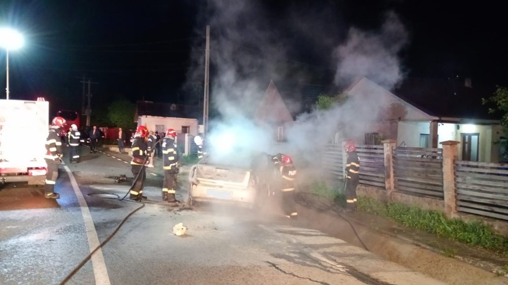 accident masina in flacari (2).jpeg