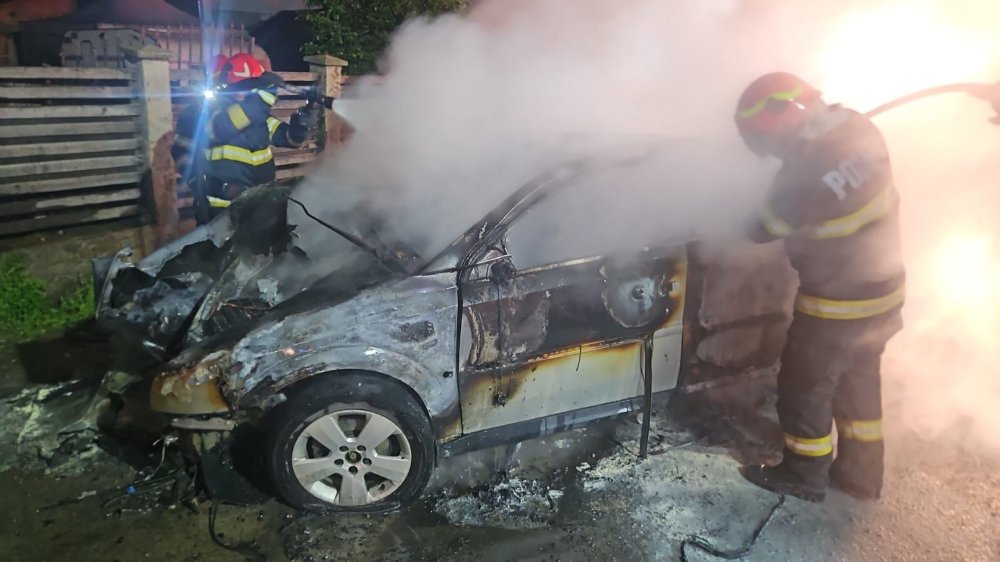FOTO. Moarte cumplită pentru doi tineri, după un accident în țară. Alții doi au ajuns la spital în stare gravă