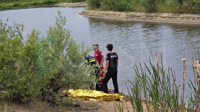 FOTO/VIDEO. Sătmărean decedat după ce s-a înecat într-o baltă din județ. Ieșise la pescuit