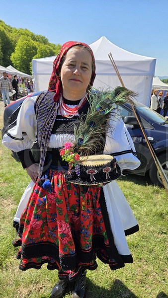 costum traditional tara oasului1.jpg