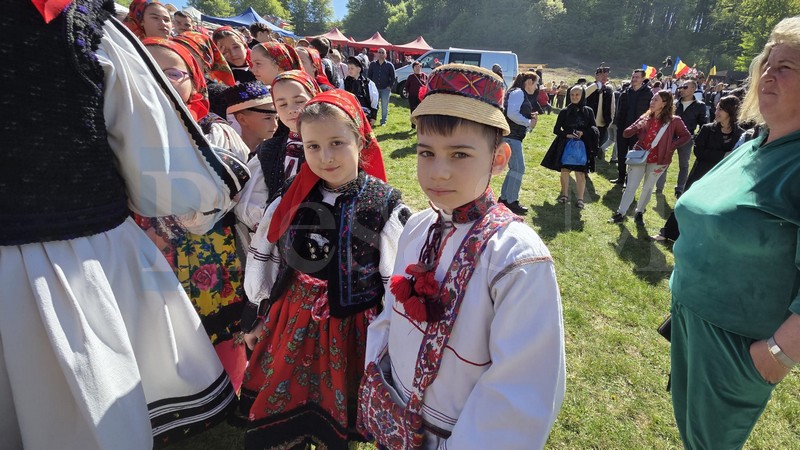 costume populare sambra oilor11.jpg