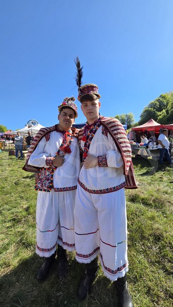 costume populare sambra oilor2.jpg