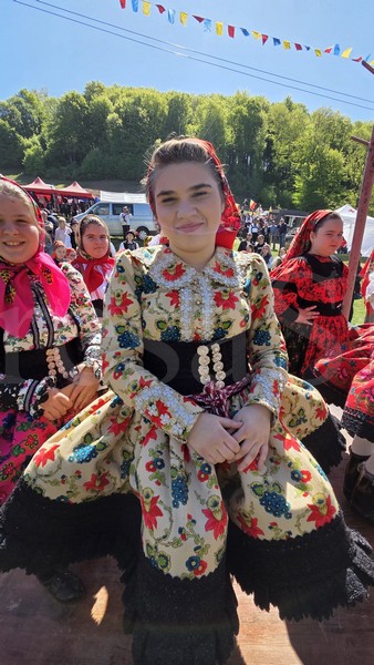 costume populare sambra oilor4.jpg