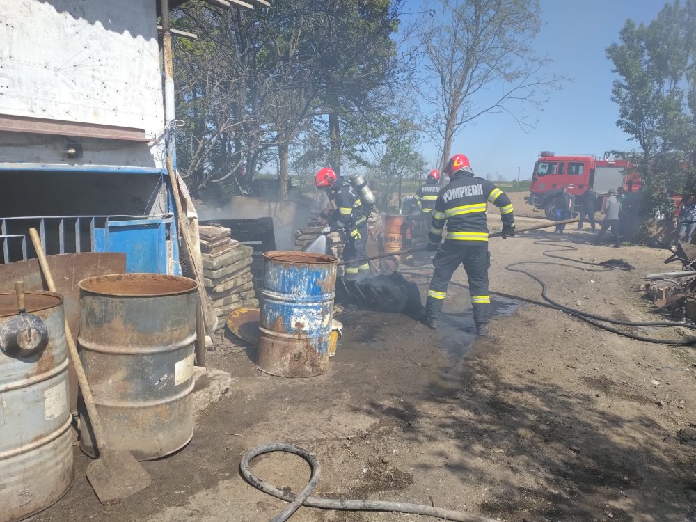 FOTO. Incendiu cu pericol de propagare, în județul Satu Mare. De la ce a pornit focul