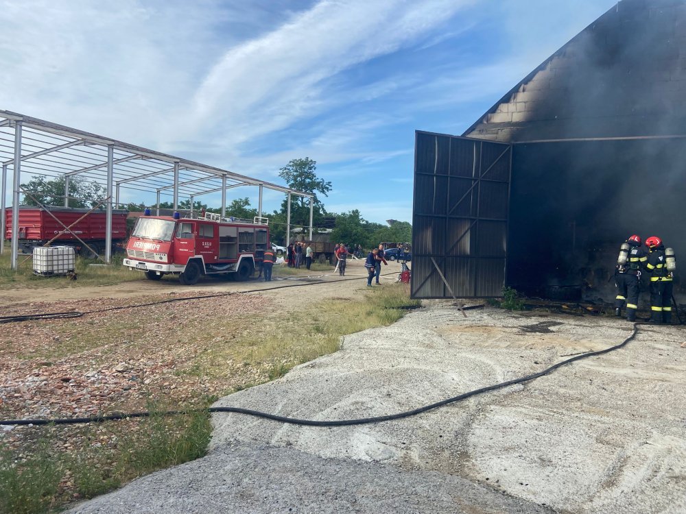 incendiu hala adrian4.jpg