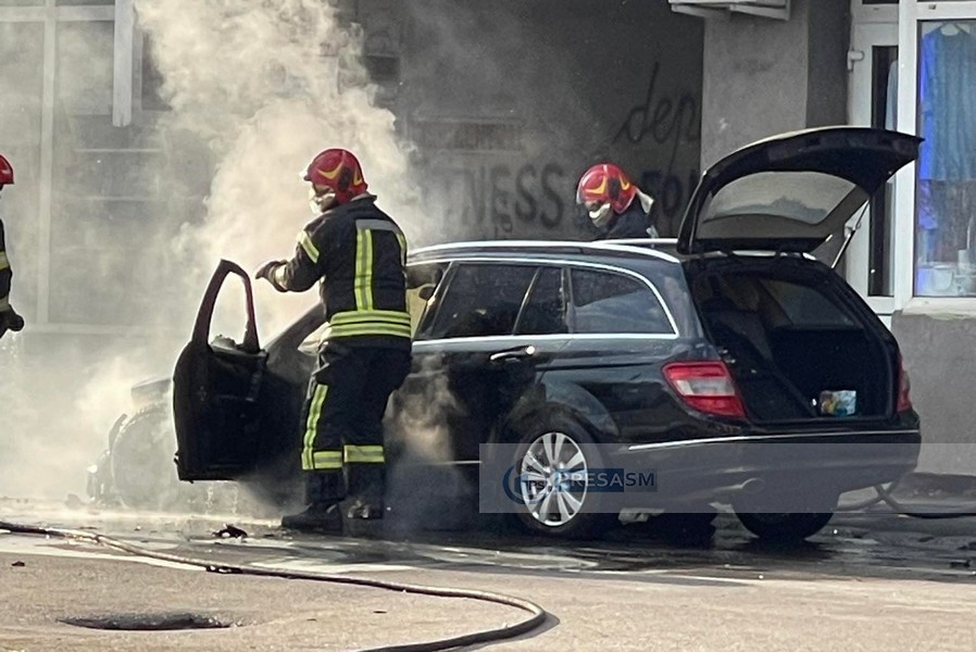 incendiu la masina in Carei pompieri (1).jpg