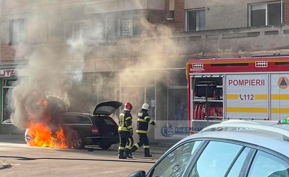 incendiu la masina in Carei pompieri (3).jpg