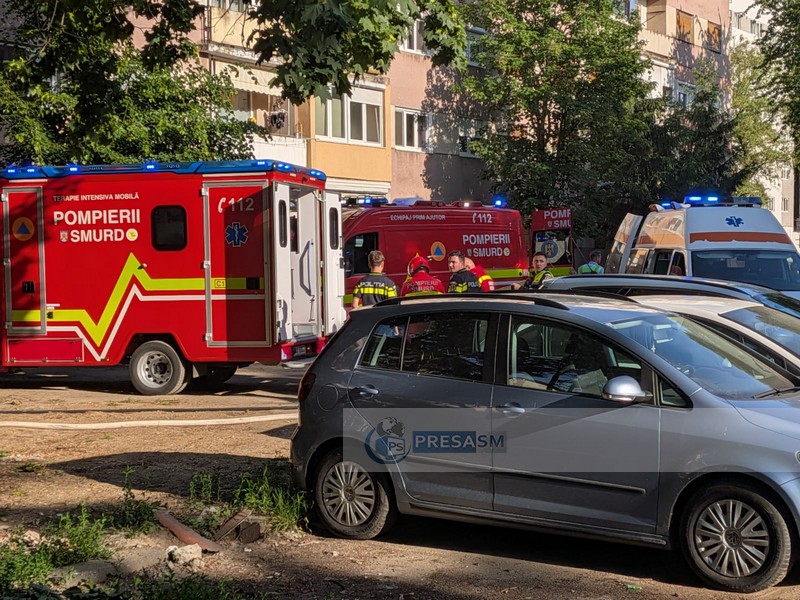 incendiu micro 15 pompieri incendiu bloc (14).jpg