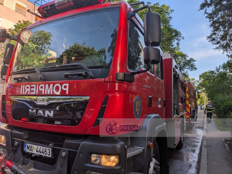 incendiu micro 15 pompieri incendiu bloc (15).jpg