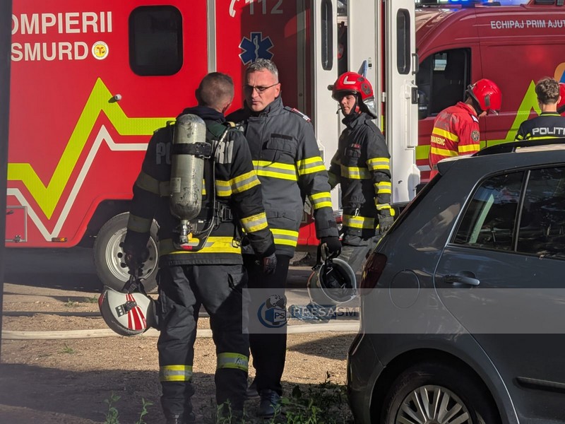 incendiu micro 15 pompieri incendiu bloc (3).jpg