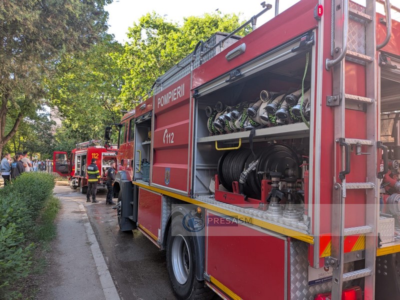 DRAMĂ. Bărbat găsit mort, astăzi, într-un apartament din Satu Mare. Pompierii au spart ușa