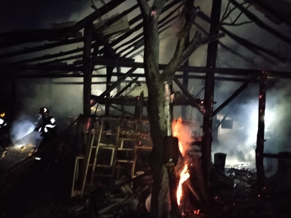 incendiu pompieri 3.jpg