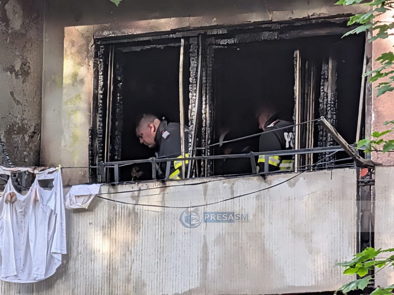 incendiu pompieri micro 15 balcon bloc (1).jpg