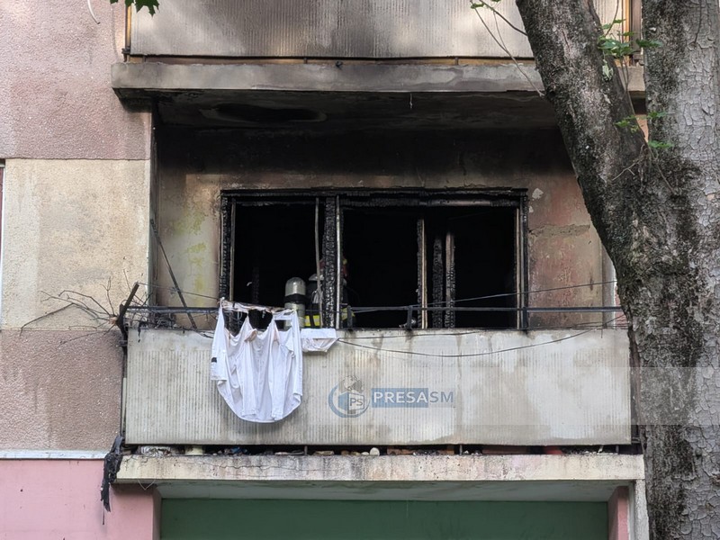 incendiu pompieri micro 15 balcon bloc (11).jpg
