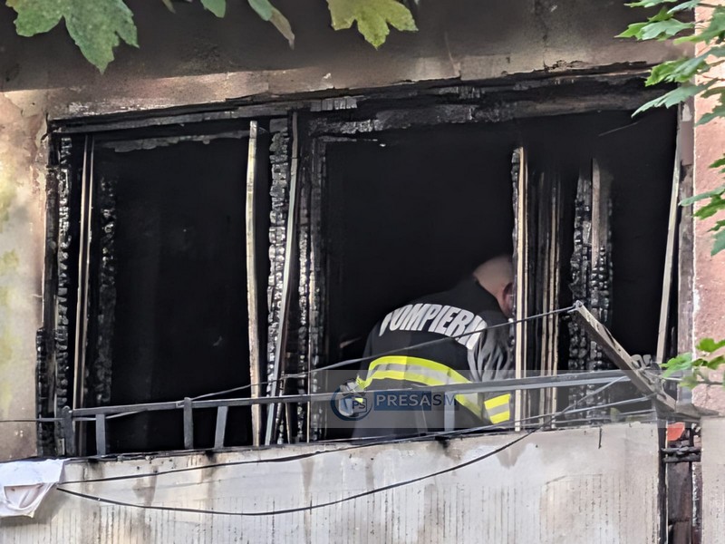 incendiu pompieri micro 15 balcon bloc (3).jpg