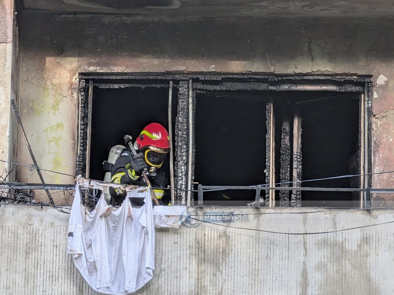 incendiu pompieri micro 15 balcon bloc (6).jpg