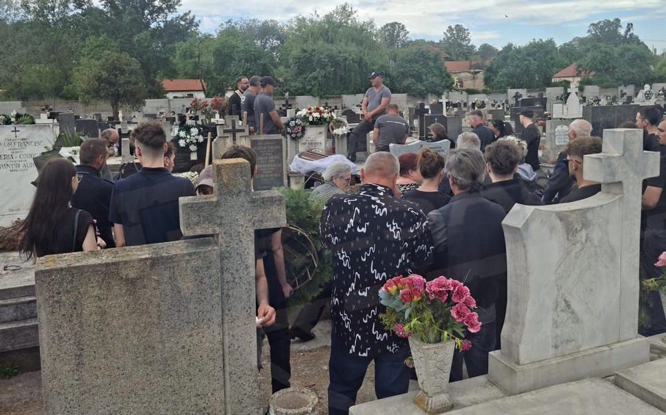 inmormantare victima 14 mai  (4).jpg