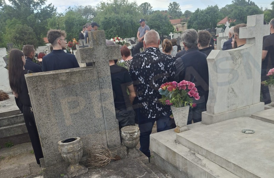 inmormantare victima 14 mai  (5).jpg