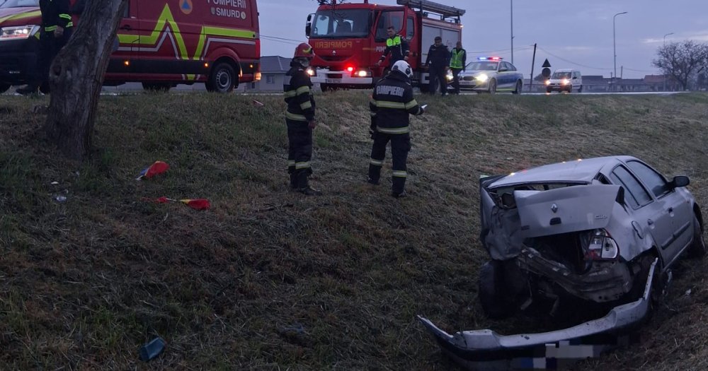 FOTO/VIDEO. Un șofer a ajuns cu mașina în șanț, între Odoreu și Satu Mare