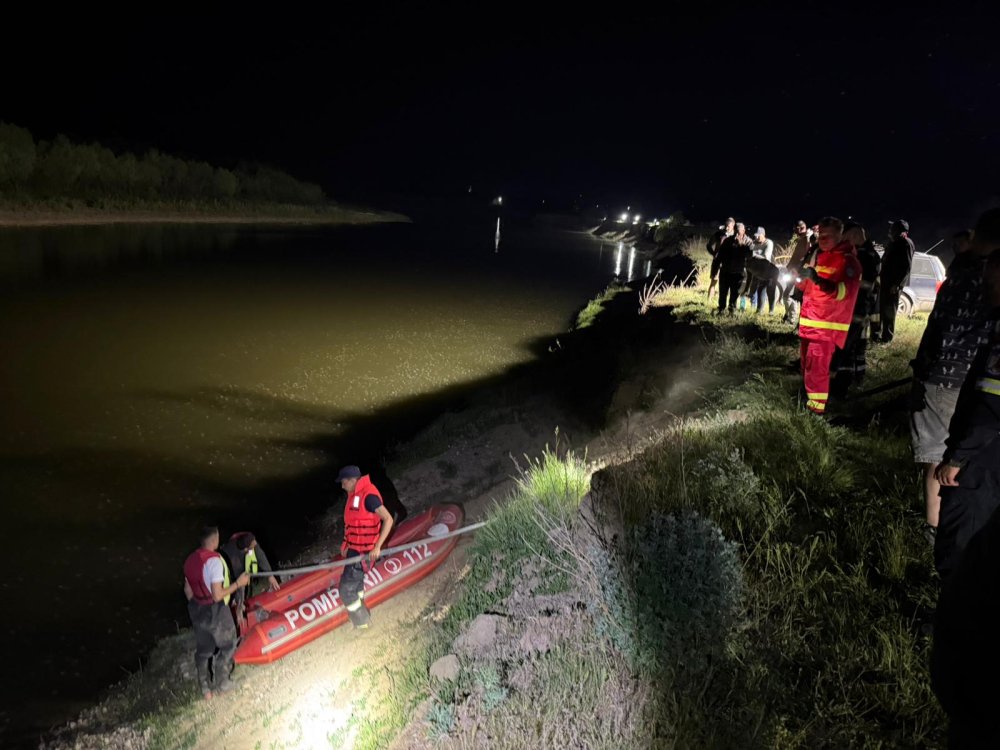 FOTO. Persoană înecată în Someș. Pompierii din Satu Mare continuă căutările pentru scoaterea la mal