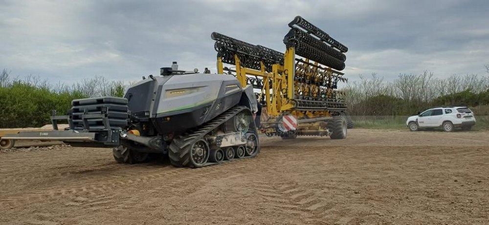 tarctor autonom fara sofer (8).jpg