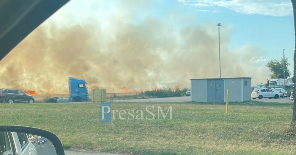 Incendiu zona Auchan Satu Mare.jpg