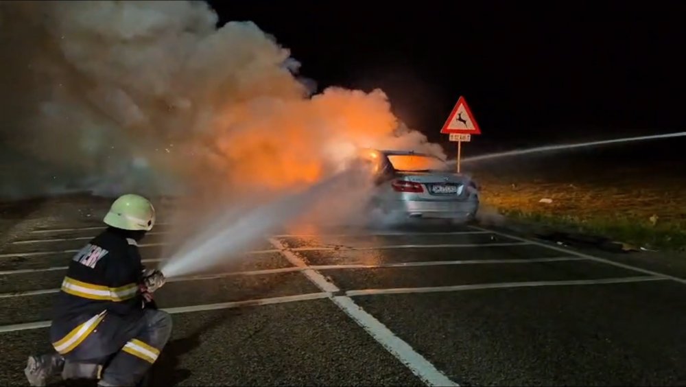 incendiu masina noaptea (19).jpg
